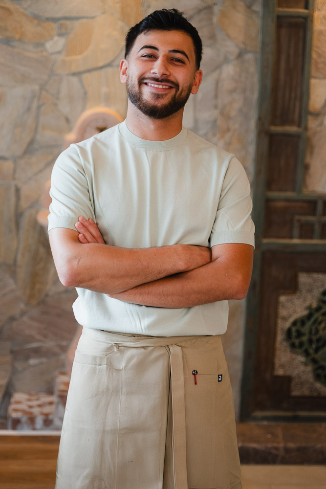 Mohammad / Service, Bar